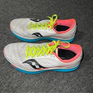 WOMEN 10 SAUCONY
